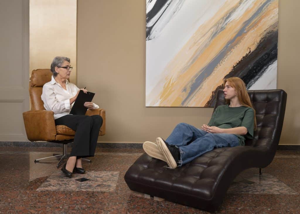 מטפל ומטופל במפגש טיפולי NLP אישי שיחה אישית במהלך טיפול nlp מותאם אישית